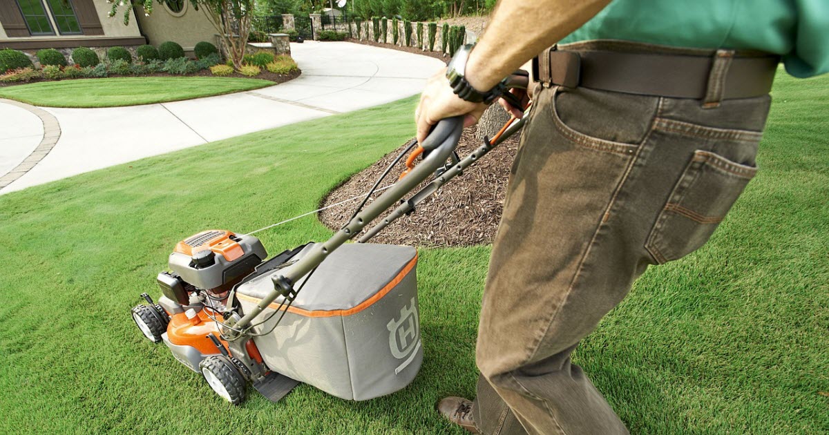 How to Start a Lawn Mower That Has Been Sitting