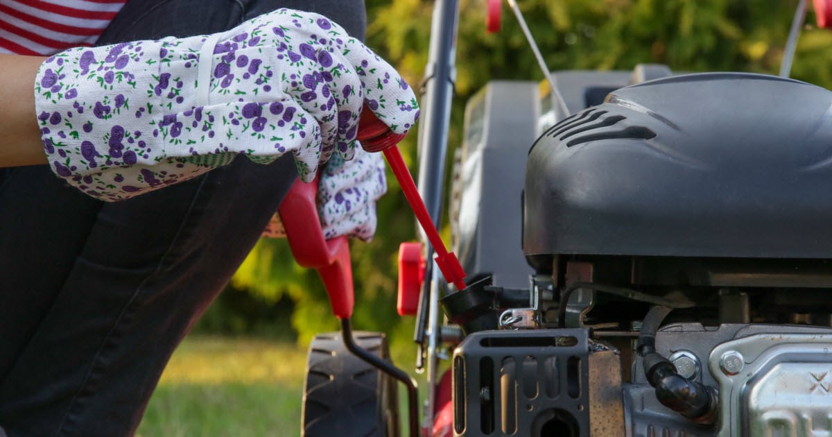 How to Put Oil in a Lawn Mower